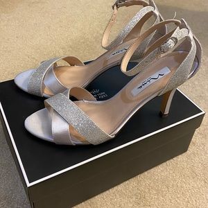 Nina-silver sparkle dress shoes.Perfect for evenings or weddings! Like new
